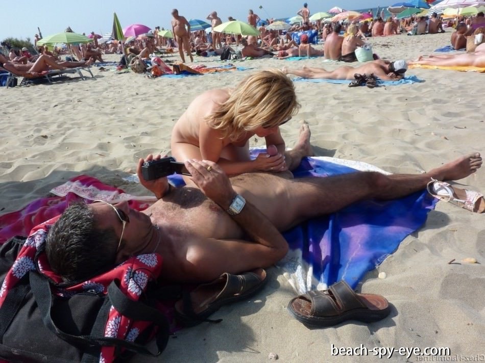 There are latest pics having hidden camera, caught sex, nudists sucks on beach and beach doggy sex, voyeur sex, sex voyeur photo at Beach Spy Eye blog.