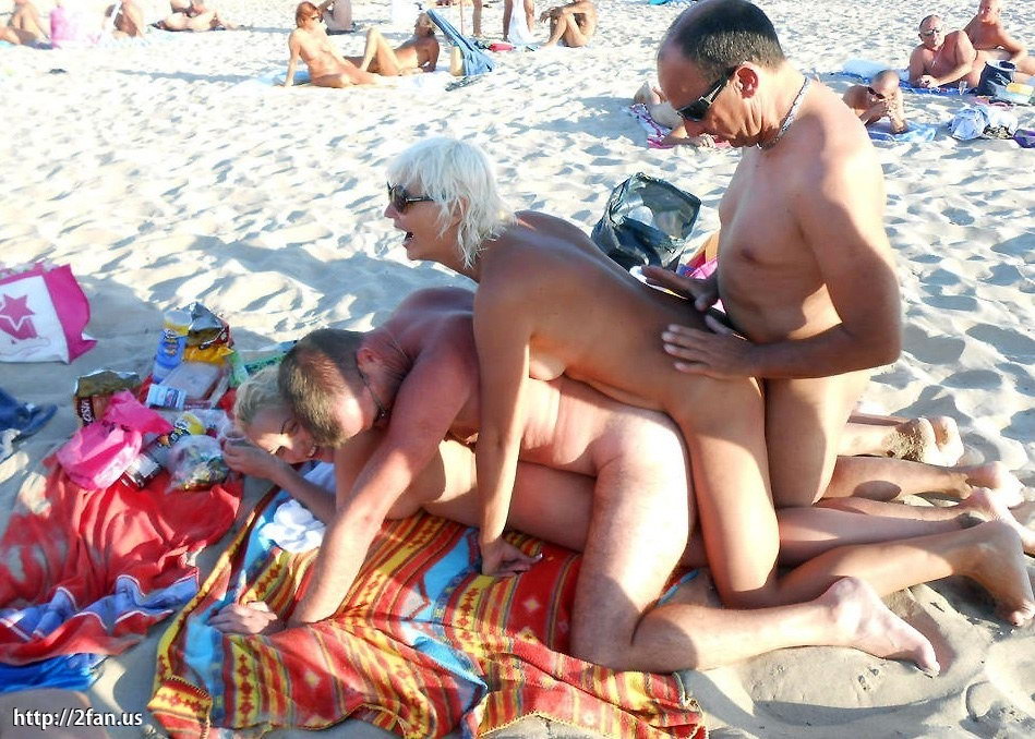 nudist pics , Amateur pictures with  sucking on beach, sex on beach and hidden camera nudists sucks on beach, nude beach sucker..