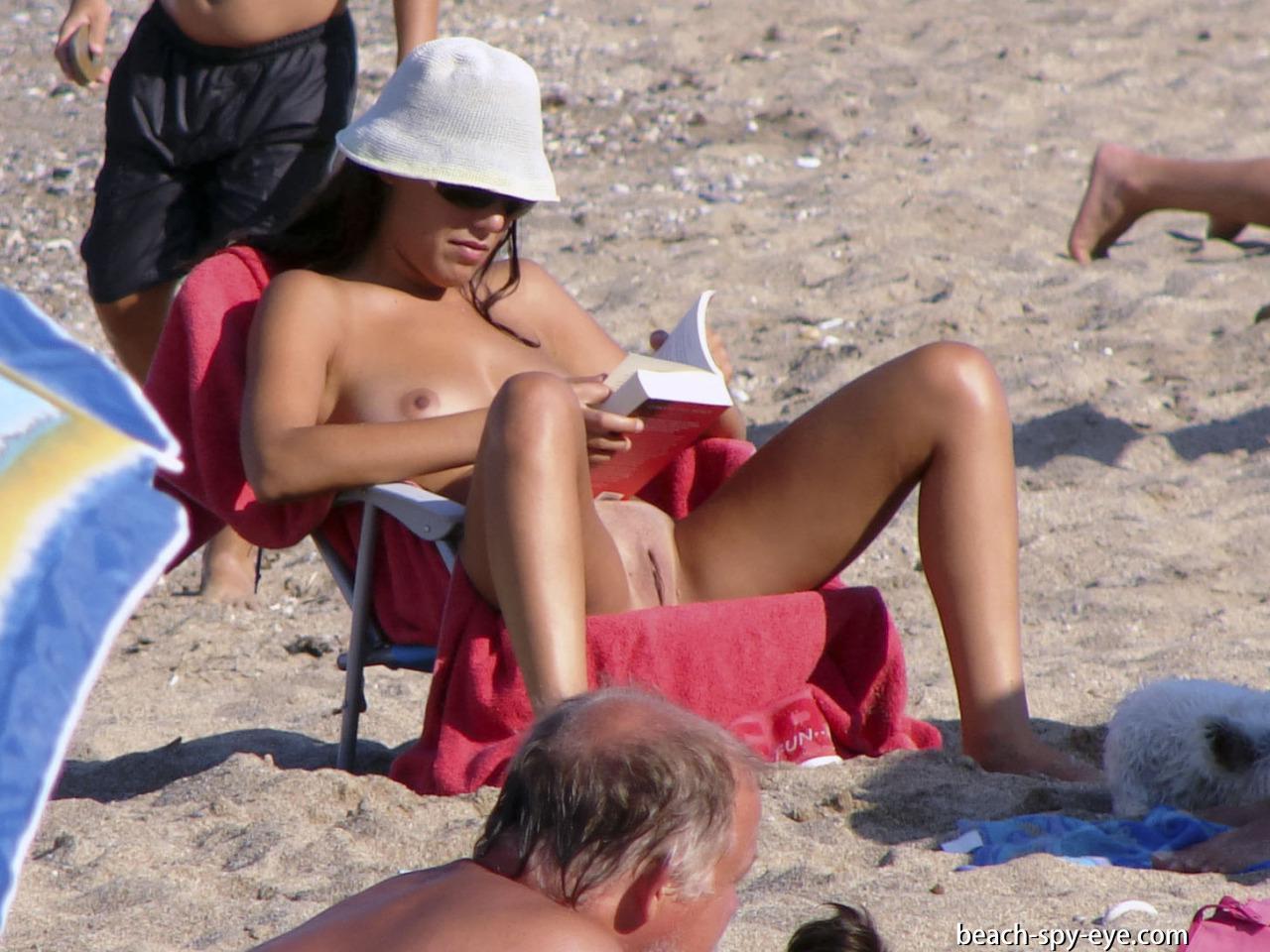 beach spread legs : pussy tan-lines, beach voyeur and nudist girls nude beach women, naked on beach..