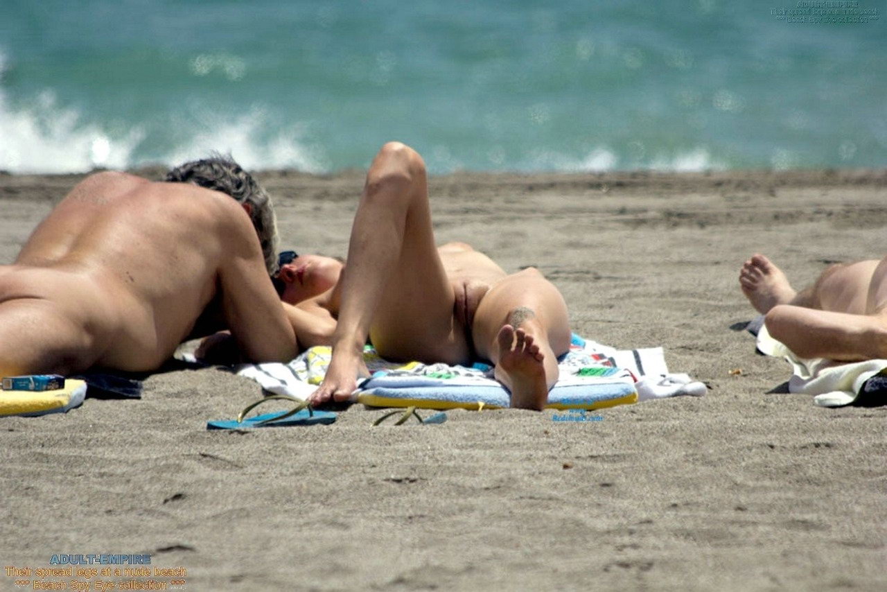 nude women on beach : naked nudist girls, voyeur beach and nude beach photo nude girls, nude on beach..