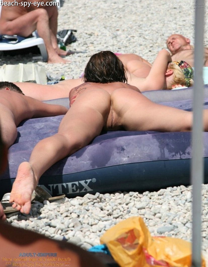 nude women on beach : close-up nudist pussy , nude beaches and nude women shaved pussy on beach, nude beach..